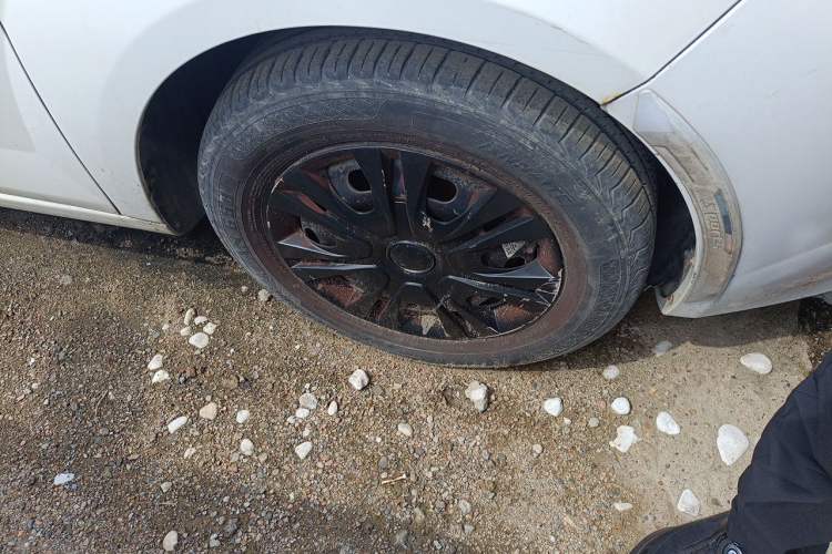 Used Brilliance H320 2012 1.5L Manual Comfort Edition Right Front Wheel Hub