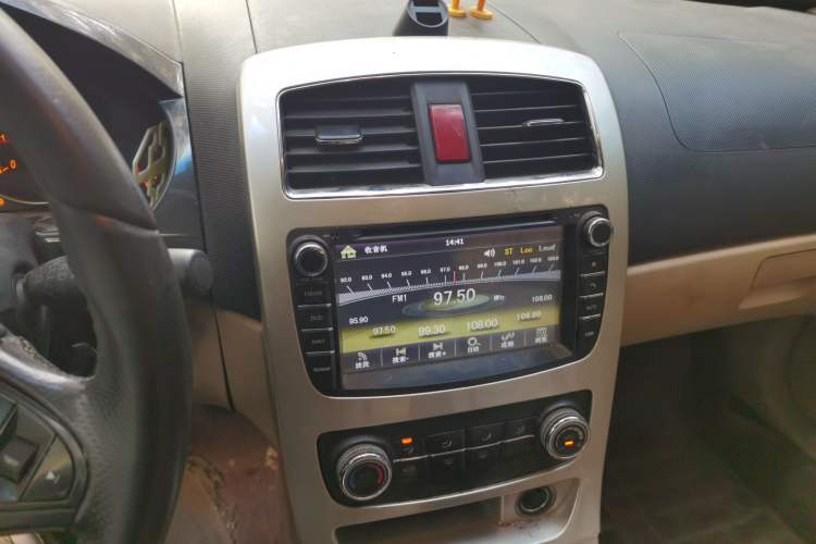 Used Brilliance H330 2013 1.5L Manual Luxury Model Audio And AC Panel