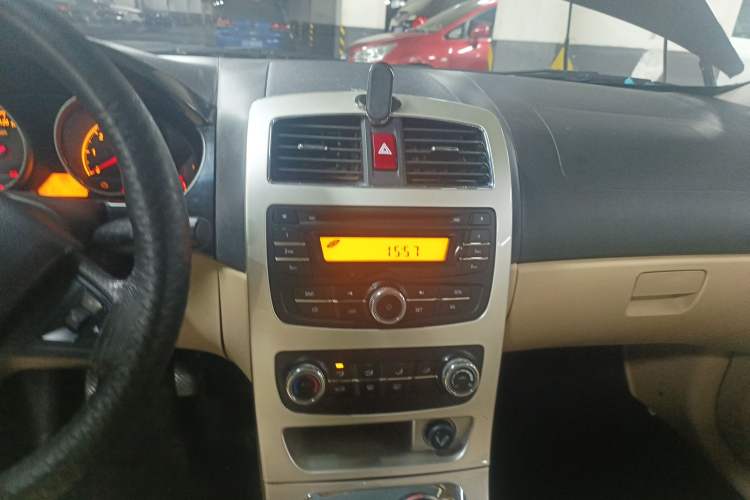 Used Brilliance H330 2013 1.5L Manual Luxury Model Audio And AC Panel