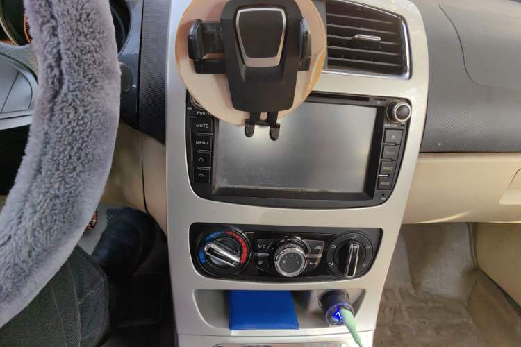 Used Brilliance H330 2013 1.5L Manual Comfort Model Audio And AC Panel