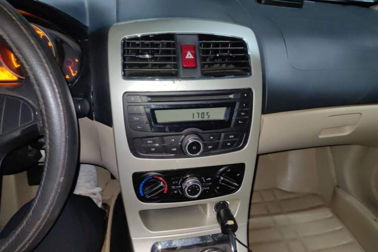Used Brilliance H330 2013 1.5L Manual Comfort Model Audio And AC Panel