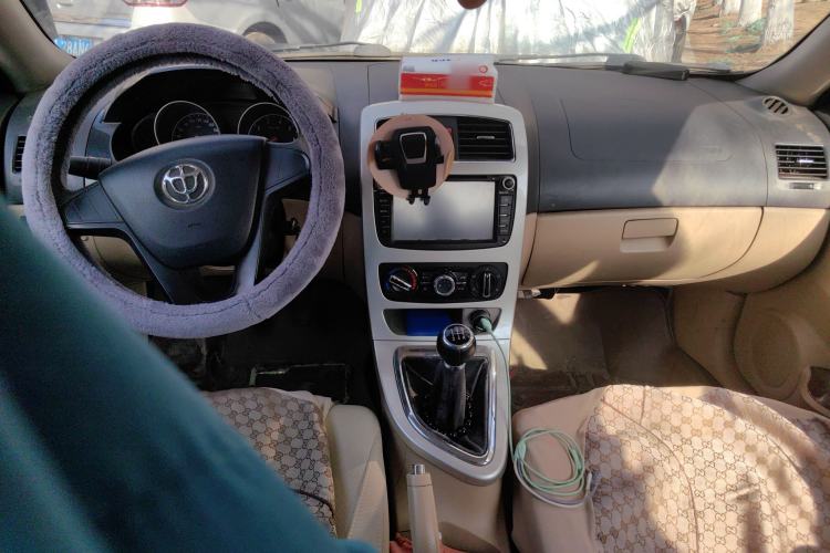 Used Brilliance H330 2013 1.5L Manual Comfort Model Center Console