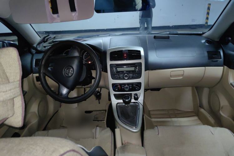 Used Brilliance H330 2013 1.5L Manual Comfort Model Center Console