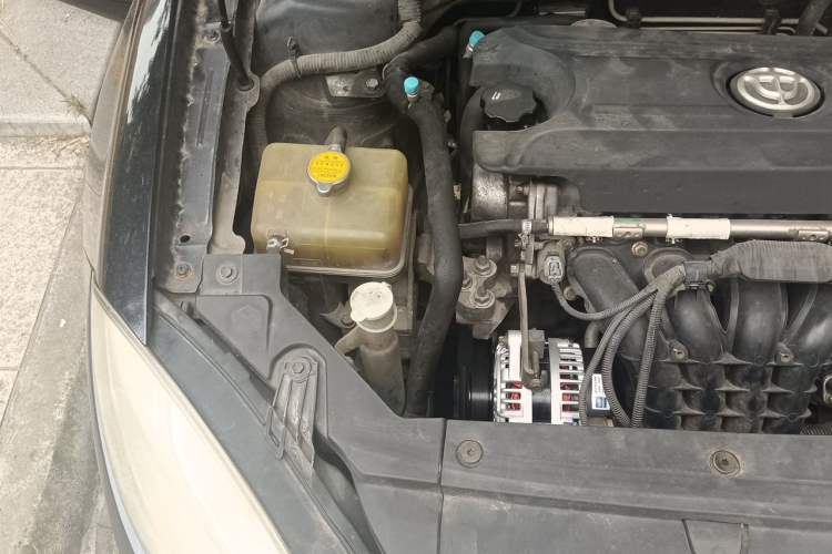 Used Brilliance H330 2013 1.5L Automatic Luxury Model Engine Bay Right