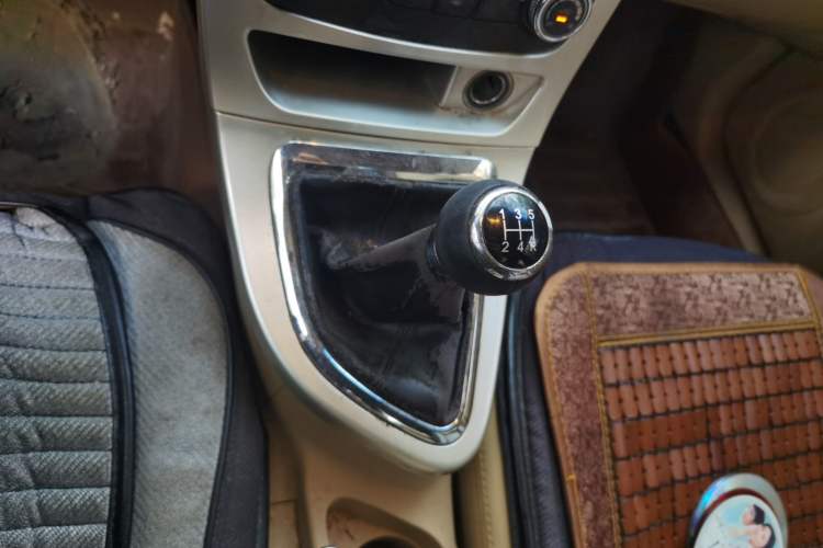 Used Brilliance H330 2013 1.5L Manual Luxury Model Gear Lever