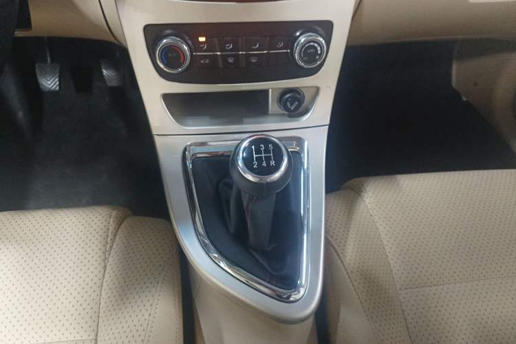 Used Brilliance H330 2013 1.5L Manual Luxury Model Gear Lever