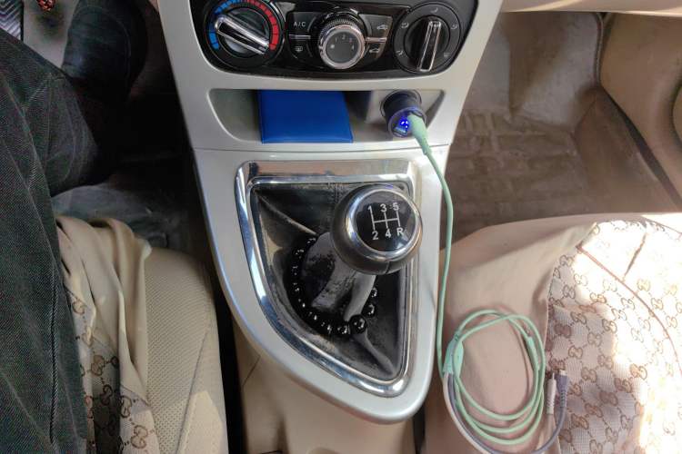 Used Brilliance H330 2013 1.5L Manual Comfort Model Gear Lever