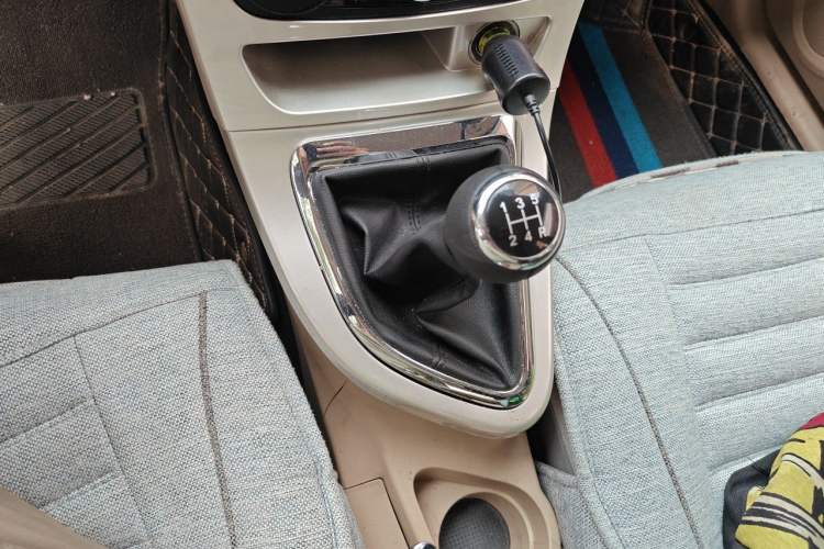 Used Brilliance H330 2013 1.5L Manual Comfort Model Gear Lever