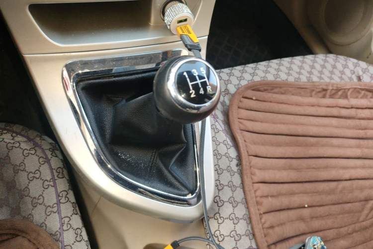 Used Brilliance H330 2013 1.5L Manual Luxury Model Gear Lever