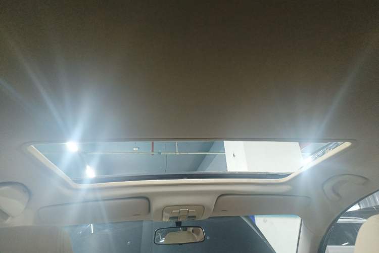 Used Brilliance H330 2013 1.5L Manual Luxury Model Headliner