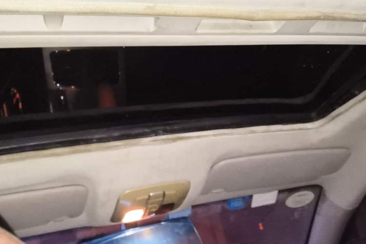 Used Brilliance H330 2013 1.5L Manual Luxury Model Headliner