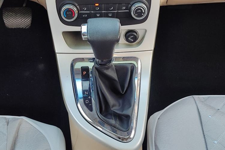 Used Brilliance H330 2013 1.5L Automatic Luxury Model Interior 5