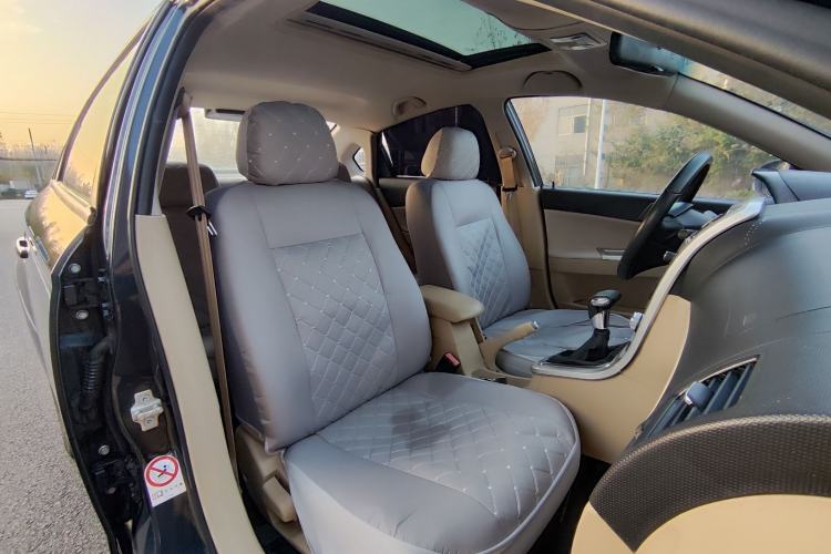 Used Brilliance H330 2013 1.5L Automatic Luxury Model Interior 7