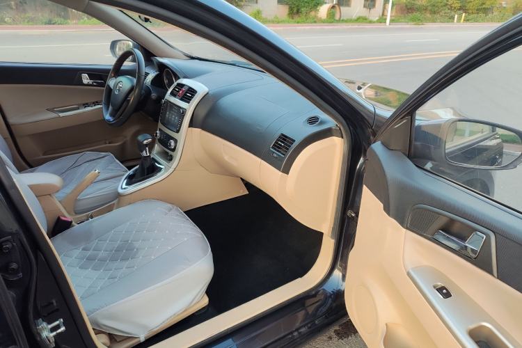 Used Brilliance H330 2013 1.5L Automatic Luxury Model Interior 8