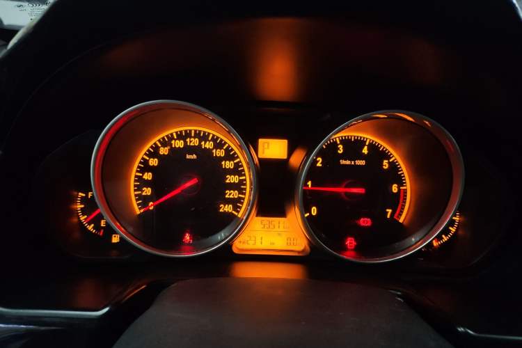 Used Brilliance H330 2013 1.5L Automatic Luxury Model Odometer Close Up