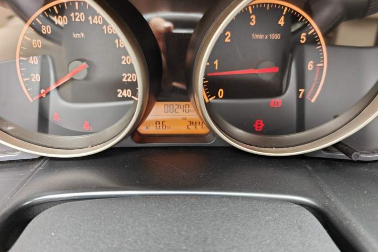 Used Brilliance H330 2013 1.5L Manual Comfort Model Odometer Close Up