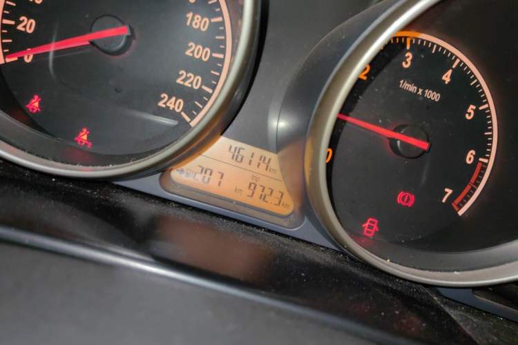 Used Brilliance H330 2013 1.5L Manual Comfort Model Odometer Close Up