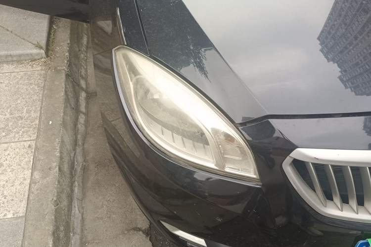Used Brilliance H330 2013 1.5L Automatic Luxury Model Right Front Headlight