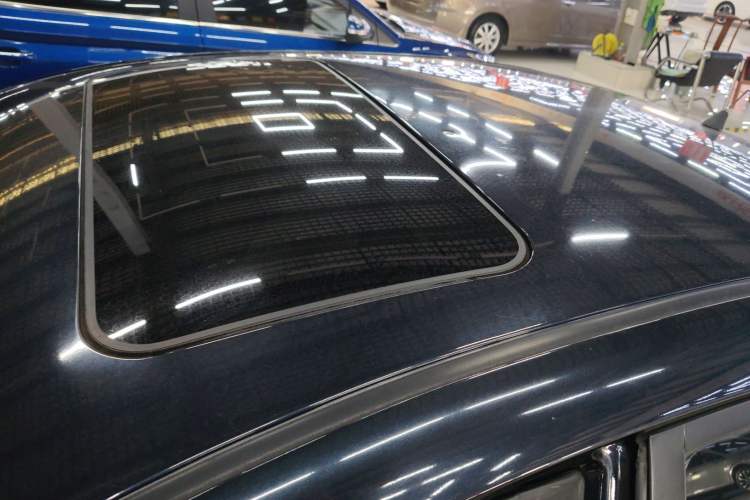 Used Brilliance H330 2013 1.5L Automatic Luxury Model Roof