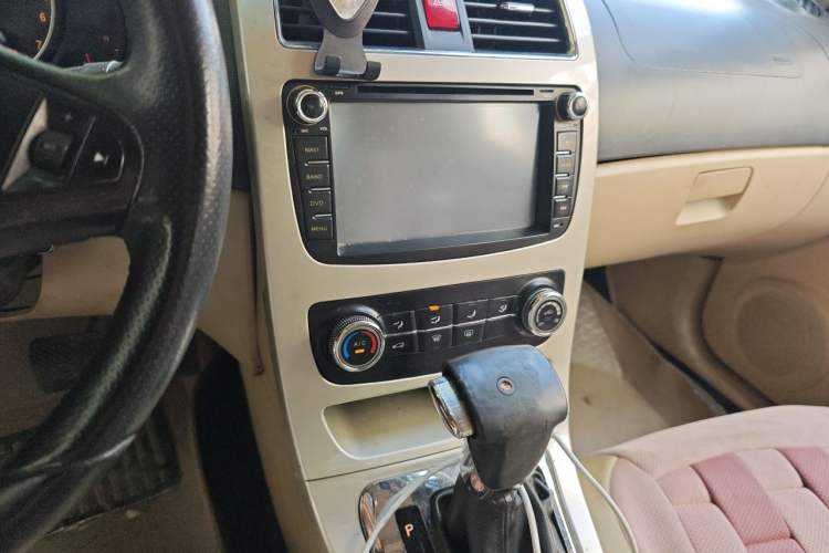 Used Brilliance H330 2013 1.5L Automatic Luxury Model Audio And AC Panel