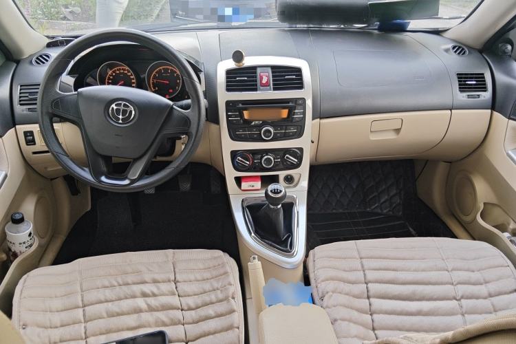 Used Brilliance H330 2013 1.5L Manual Comfort Model Center Console