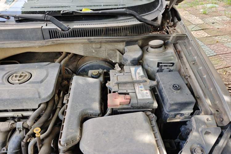 Used Brilliance H330 2013 1.5L Automatic Luxury Model Engine Bay Left