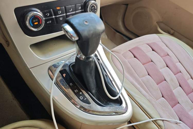 Used Brilliance H330 2013 1.5L Automatic Luxury Model Gear Lever