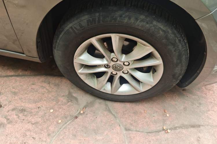 Used Brilliance H330 2013 1.5L Automatic Luxury Model Right Front Wheel Hub