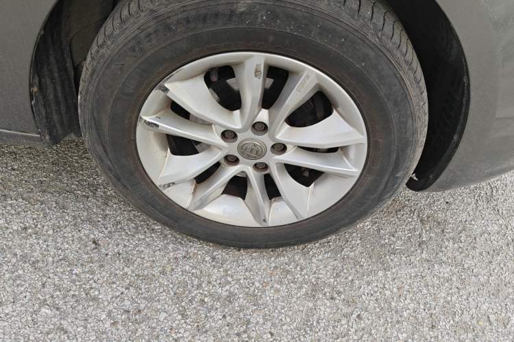 Used Brilliance H330 2013 1.5L Manual Comfort Model Right Front Wheel Hub