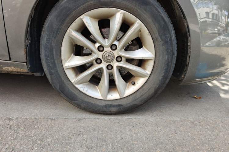 Used Brilliance H330 2013 1.5L Automatic Luxury Model Right Front Wheel Hub