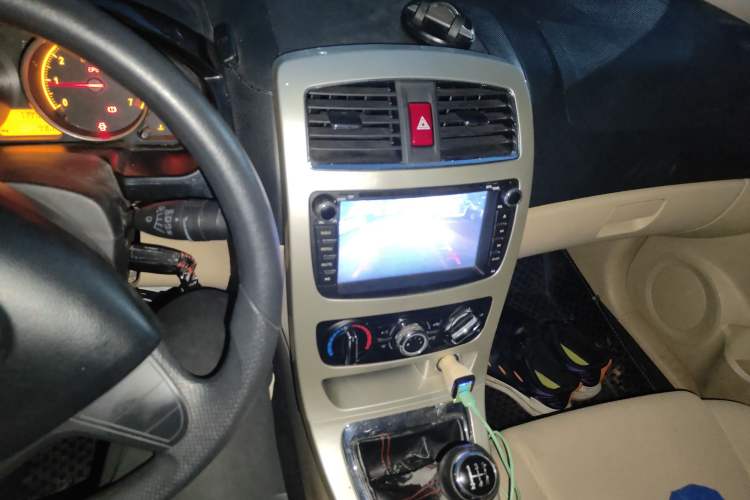 Used Brilliance H330 2013 1.5L Manual Comfort Model Audio And AC Panel