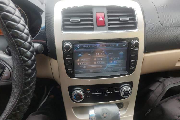 Used Brilliance H330 2013 1.5L Automatic Luxury Model Audio And AC Panel