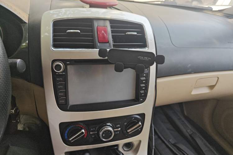 Used Brilliance H330 2013 1.5L Manual Comfort Model Audio And AC Panel