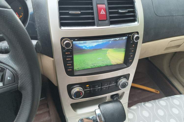 Used Brilliance H330 2013 1.5L Automatic Luxury Model Audio And AC Panel