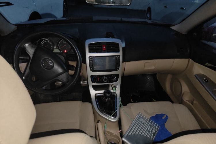 Used Brilliance H330 2013 1.5L Manual Comfort Model Center Console