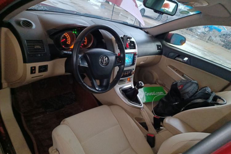 Used Brilliance H330 2013 1.5L Manual Luxury Model Center Console