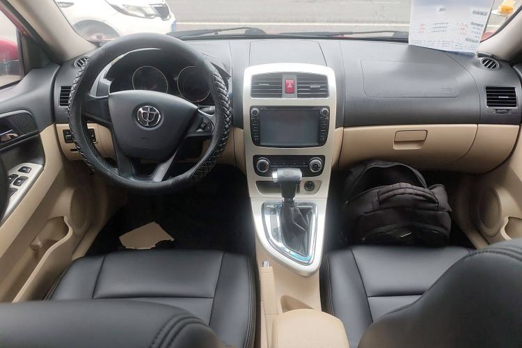 Used Brilliance H330 2013 1.5L Automatic Luxury Model Center Console