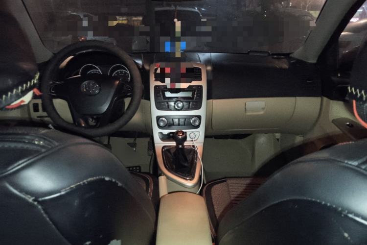Used Brilliance H330 2013 1.5L Manual Luxury Model Center Console