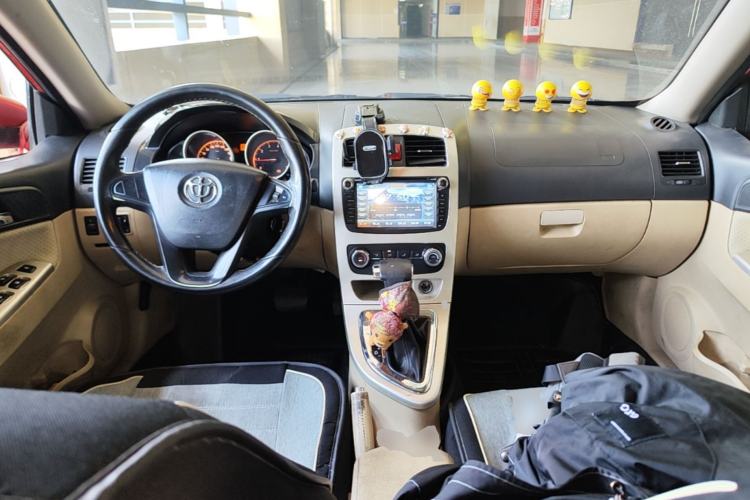 Used Brilliance H330 2013 1.5L Automatic Luxury Model Center Console