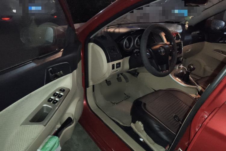Used Brilliance H330 2013 1.5L Manual Luxury Model Driver Seat