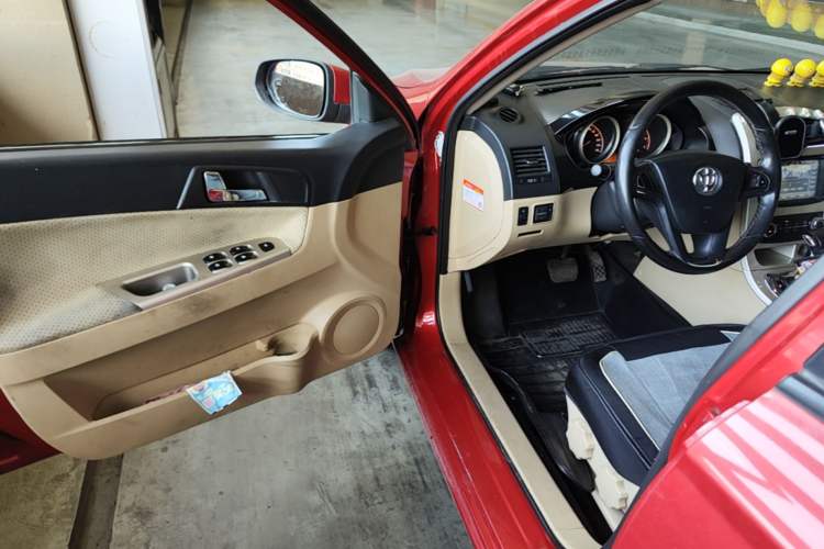Used Brilliance H330 2013 1.5L Automatic Luxury Model Driver Seat
