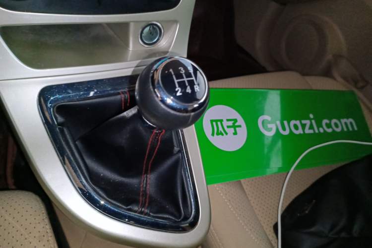 Used Brilliance H330 2013 1.5L Manual Luxury Model Gear Lever