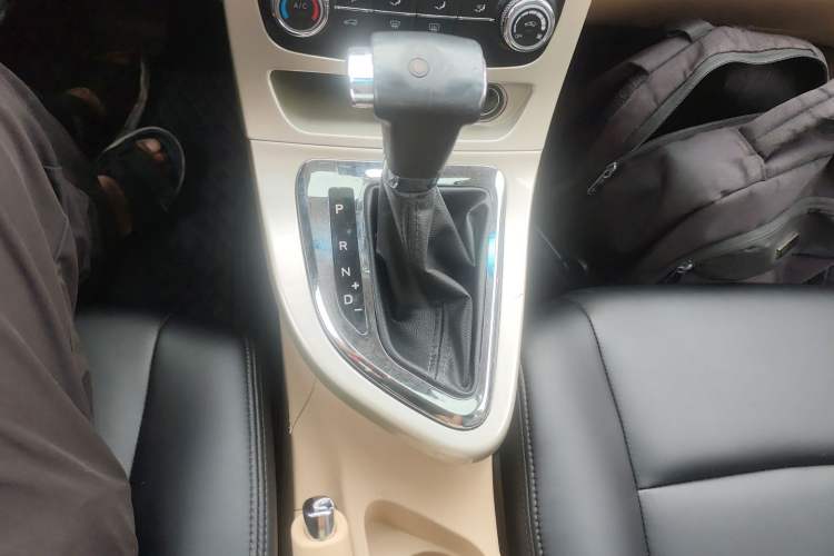 Used Brilliance H330 2013 1.5L Automatic Luxury Model Gear Lever