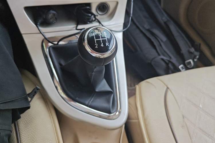 Used Brilliance H330 2013 1.5L Manual Comfort Model Gear Lever