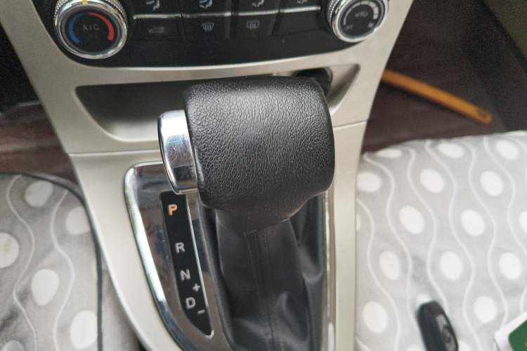 Used Brilliance H330 2013 1.5L Automatic Luxury Model Gear Lever