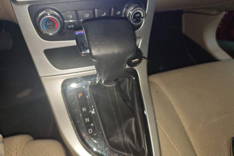 Used Brilliance H330 2013 1.5L Automatic Luxury Model Gear Lever