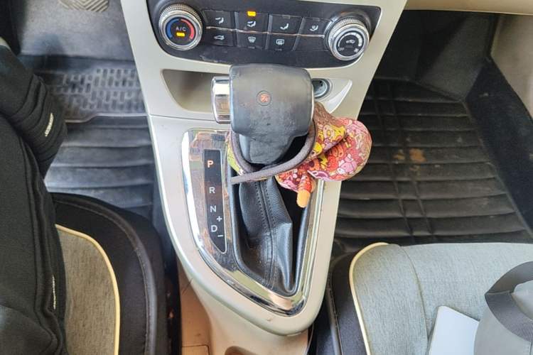 Used Brilliance H330 2013 1.5L Automatic Luxury Model Gear Lever