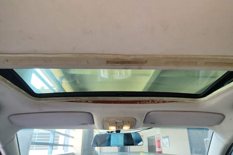 Used Brilliance H330 2013 1.5L Automatic Luxury Model Headliner