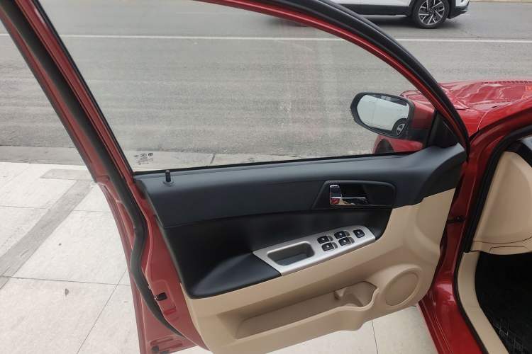 Used Brilliance H330 2013 1.5L Automatic Luxury Model Left Front Door Interior
