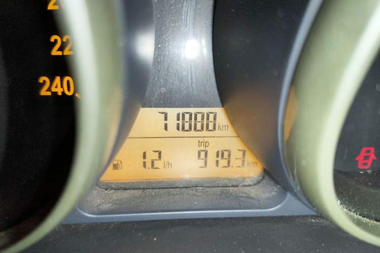Used Brilliance H330 2013 1.5L Manual Luxury Model Odometer Close Up